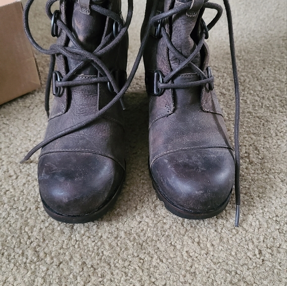 Sorel 7 Joan of arctic wedge boot like new - Picture 3 of 5